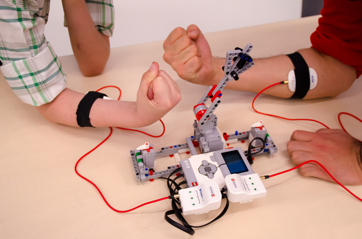 LEGO MINDSTROMS EV3 и BiTronics Lab объединились для создания образовательн...